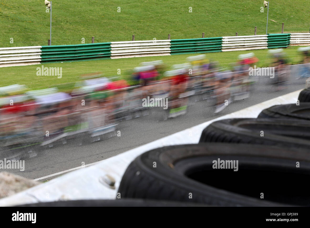 Gesamtansicht der Mädchen Straßenrennen tagsüber vier der Schule Spiele 2016 an der Loughborough University, Loughborough. PRESSEVERBAND Foto. Bild Datum: Sonntag, 4. September 2016. Bildnachweis sollte lauten: Steven Paston/PA Wire Stockfoto
