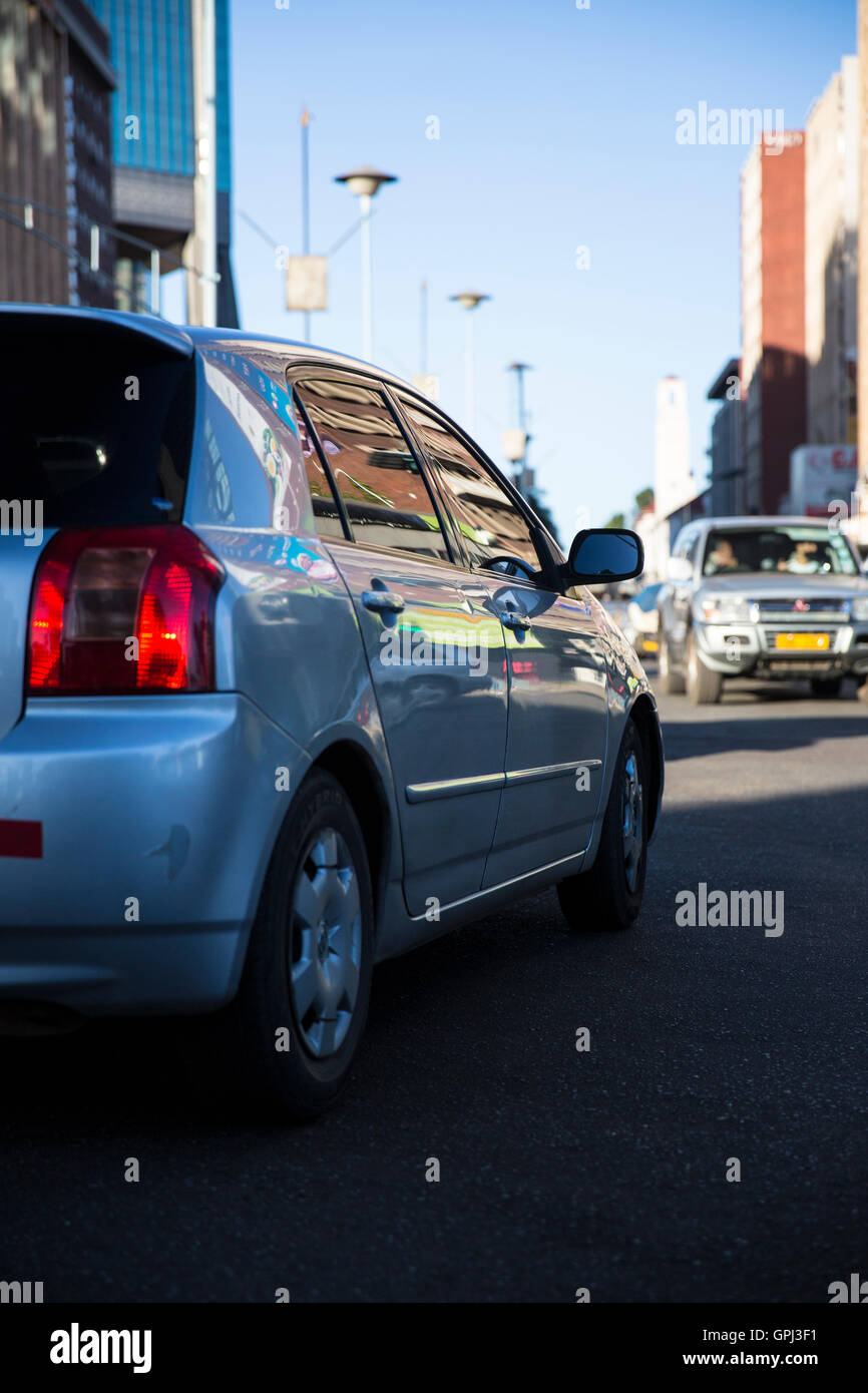 Simbabwe-Harare Hauptstadt Straßen. Die Innenstadt von Autoverkehr. Samora Machel Avenue. Stockfoto
