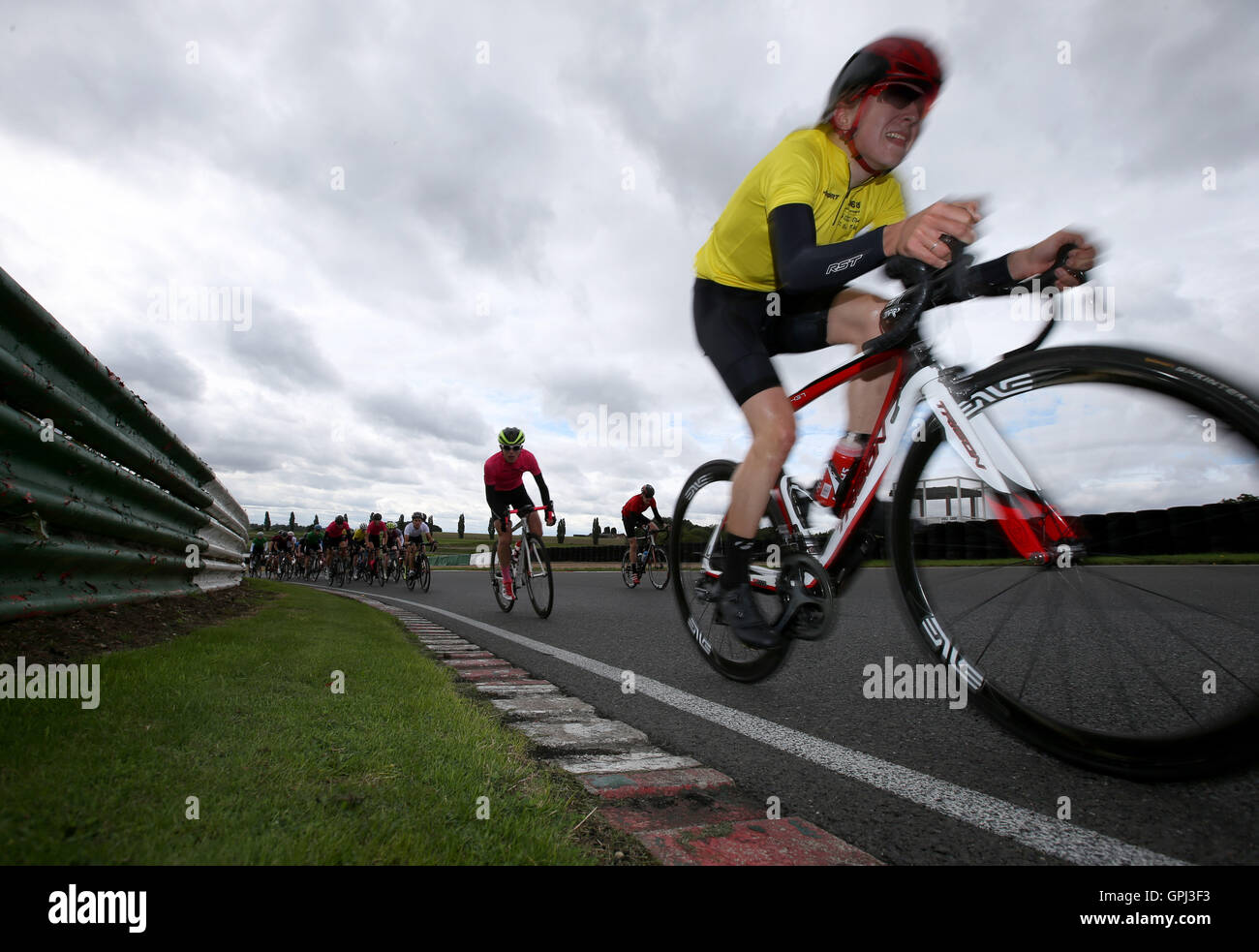 Gesamtansicht der jungen Straßenrennen tagsüber vier der Schule Spiele 2016 an der Loughborough University, Loughborough. PRESSEVERBAND Foto. Bild Datum: Sonntag, 4. September 2016. Bildnachweis sollte lauten: Steven Paston/PA Wire Stockfoto