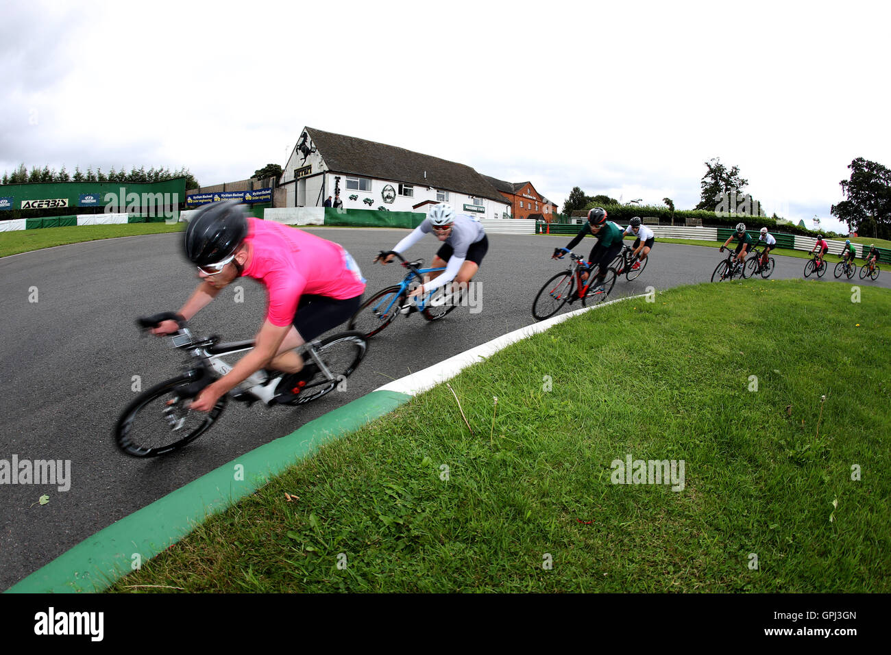 Gesamtansicht der jungen Straßenrennen tagsüber vier der Schule Spiele 2016 an der Loughborough University, Loughborough. PRESSEVERBAND Foto. Bild Datum: Sonntag, 4. September 2016. Bildnachweis sollte lauten: Steven Paston/PA Wire Stockfoto