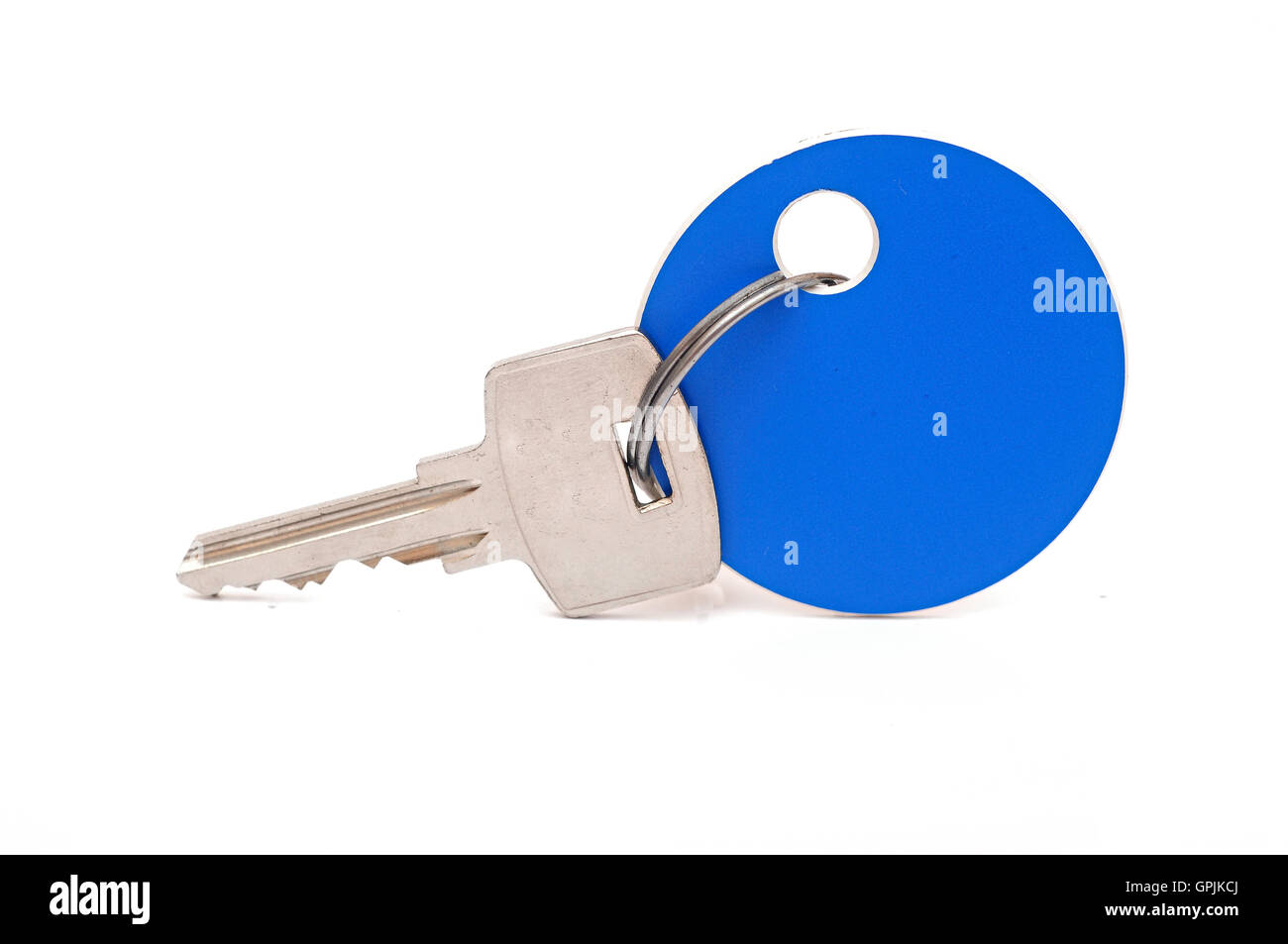 Schlüssel mit leeren blauen Tag auf dem weißen Hintergrund isoliert Stockfoto