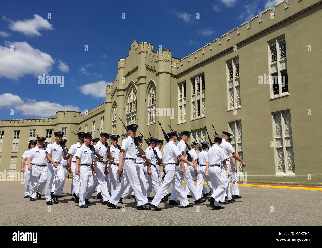 Lexington, USA. 3. Sep, 2016. Kadetten an eine Trainingseinheit am Virginia Military Institute (VMI) in Lexington, USA, 3. September 2016 teilnehmen. VMI ist eine staatlich geförderte Militärschule, eine der ältesten Einrichtungen dieser Art in den USA Mit vielen Schülern einschließlich George Marshall wurde VMI "West Point des Südens" genannt. © Yin Bogu/Xinhua/Alamy Live-Nachrichten Stockfoto