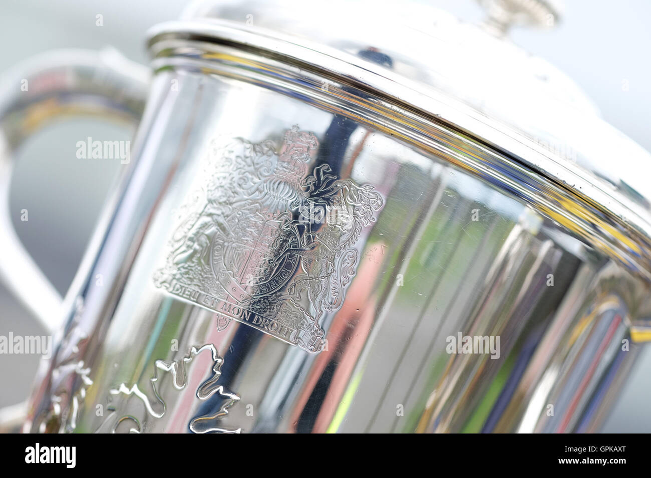 Shobdon Flugplatz, wird der Gewinner des Königs Cup Air Race Herefordshire, UK - September 2016 - des Königs-Pokal verliehen. Das Air Race ist im Besitz der Royal Aero Club und arbeitet auf einer Handicap-Basis mit einer Vielzahl von Flugzeugen des Typs Rennen rund um Pylonen in der Nähe von Shobdon Flugplatz. Des Königs Cup Luftrennen wurde initiiert von König George V und 1922 zum ersten Mal statt. Stockfoto