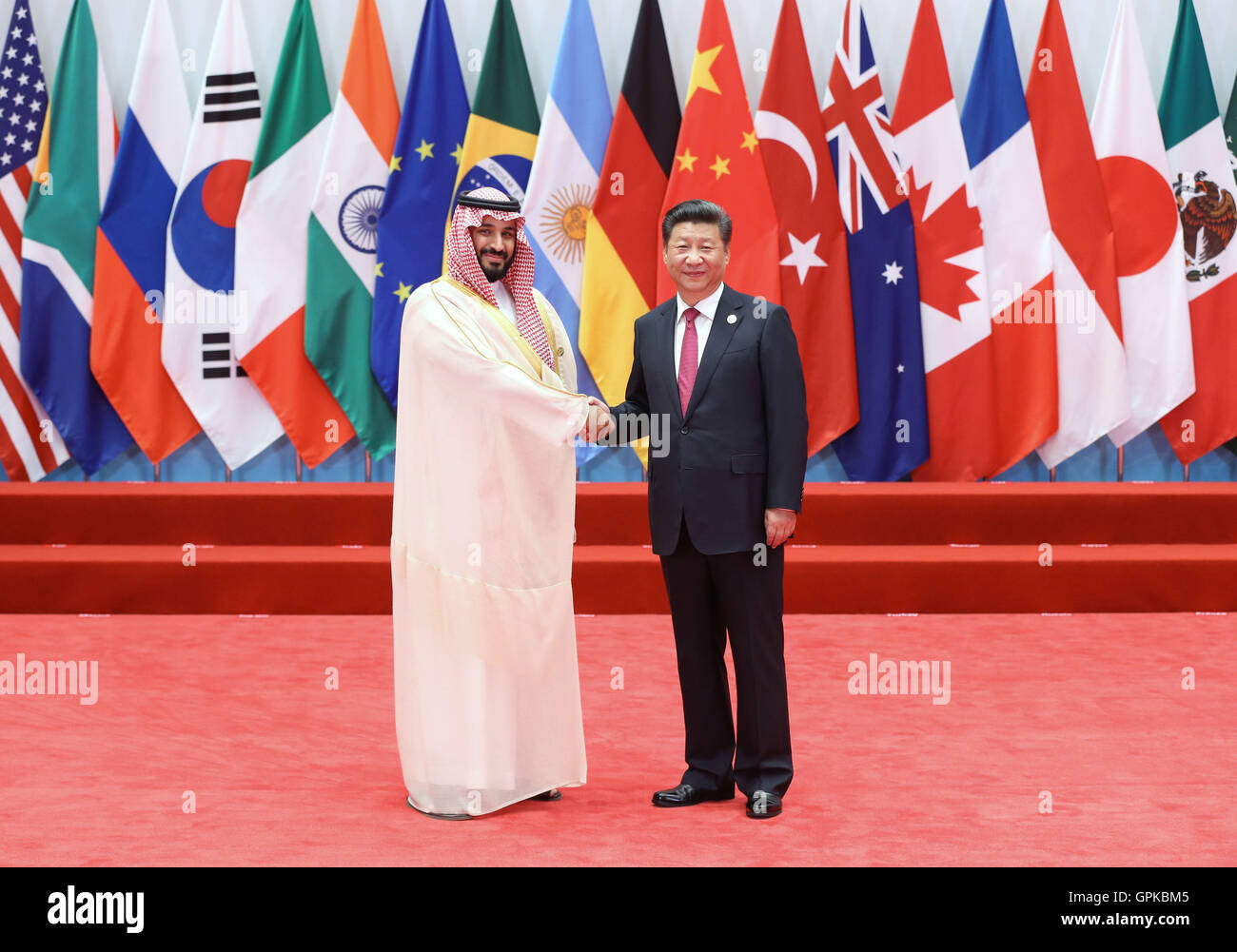 Hangzhou, China Zhejiang Provinz. 4. September 2016. Chinesischen Staatspräsidenten Xi Jinping begrüßt Saudi Arabien stellvertretender Kronprinz Mohammed bin Salman, bevor die Gruppe der 20 (G20) in Hangzhou, Hauptstadt der ostchinesischen Provinz Zhejiang, 4. September 2016 Gipfel. © Ma Zhancheng/Xinhua/Alamy Live-Nachrichten Stockfoto