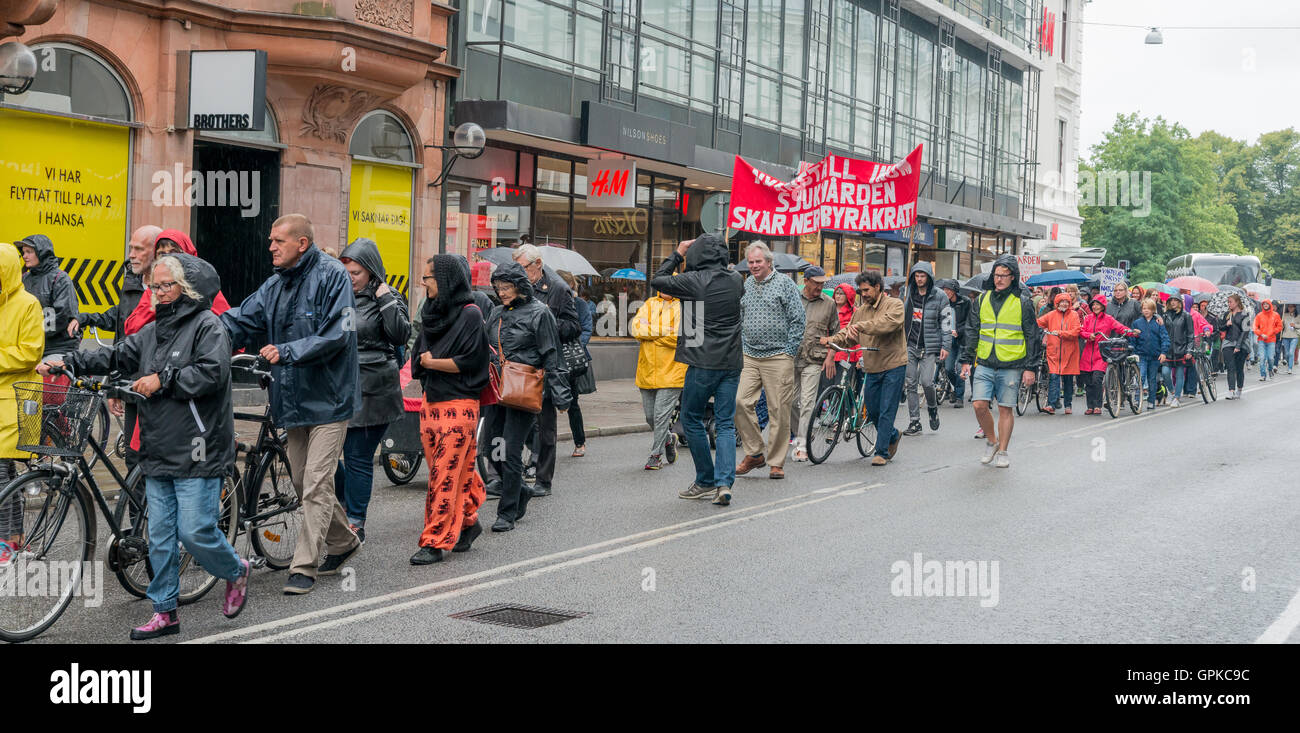 Malmö, Schweden. 4. September 2016. Demonstrationen gegen Kürzungen im öffentlichen Gesundheitswesen in ganz Schweden, hier in Malmö. Tommy Lindholm/Alamy Live-Nachrichten. Stockfoto