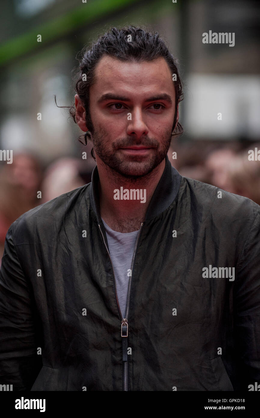 St Austell, Cornwall, Großbritannien. September 2016. POLDARK SERIE 2 PREMIER. Aidan Turner und Eleanor Tomlinson bei der Premiere der Hitserie von BBC ONE of Poldark im White River Cinema, St Austell, Cornwall, 4. September 2016. Kredit: MPAK/Alamy Live Nachrichten Stockfoto