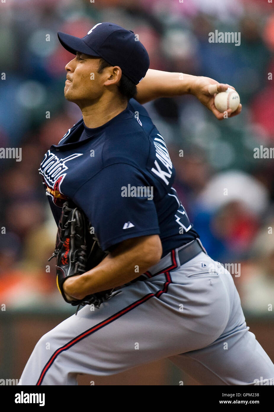 11. April 2010; San Francisco, CA, USA;  Atlanta Braves Start Krug Kenshin Kawakami (11) während der ersten Inning gegen die San Francisco Giants im AT&T Park.  San Francisco besiegte Atlanta 6-3. Stockfoto