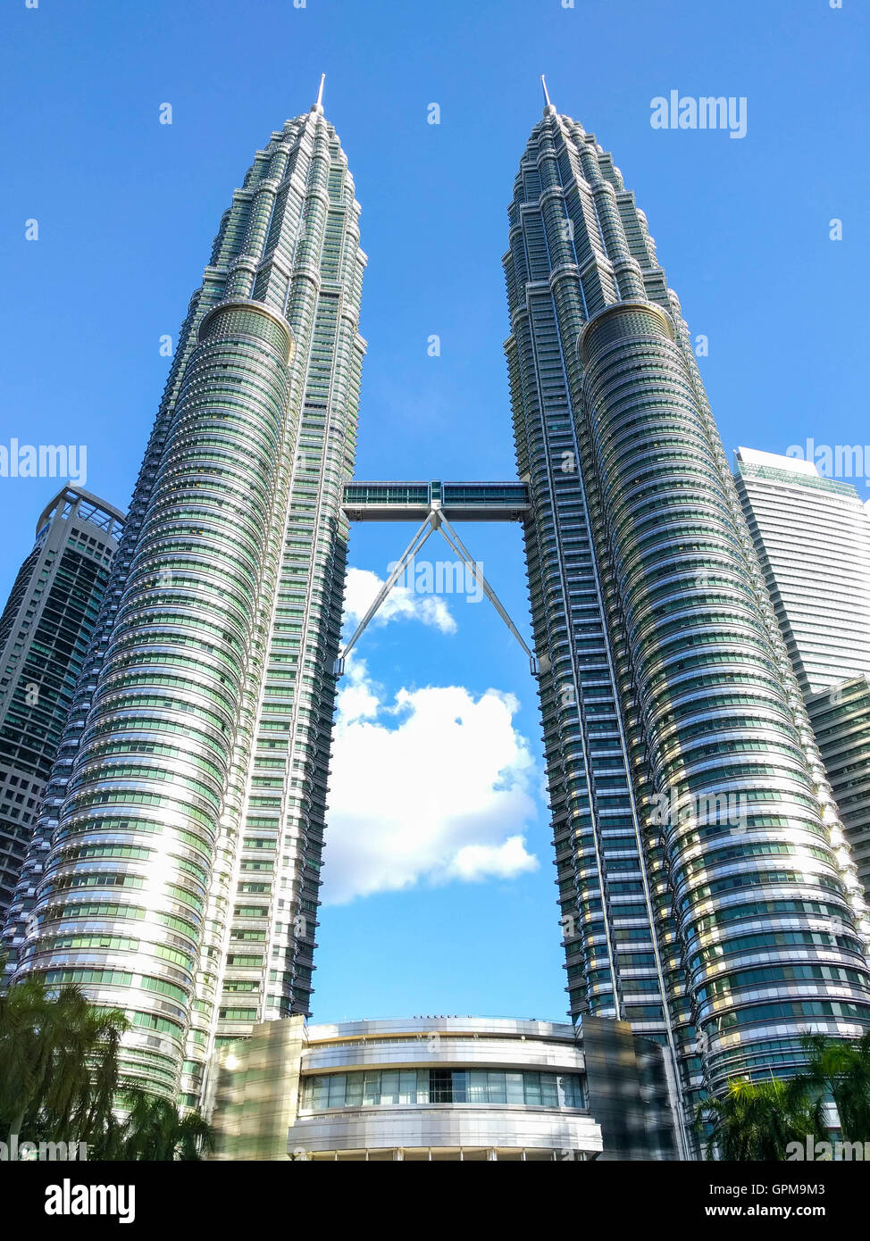 KUALA LUMPUR, MALAYSIA - 29 Februar: Petronas Twin Towers am 29. Februar 2016 in Kuala Lumpur, Malaysia. Petronas Twin Towers Stockfoto