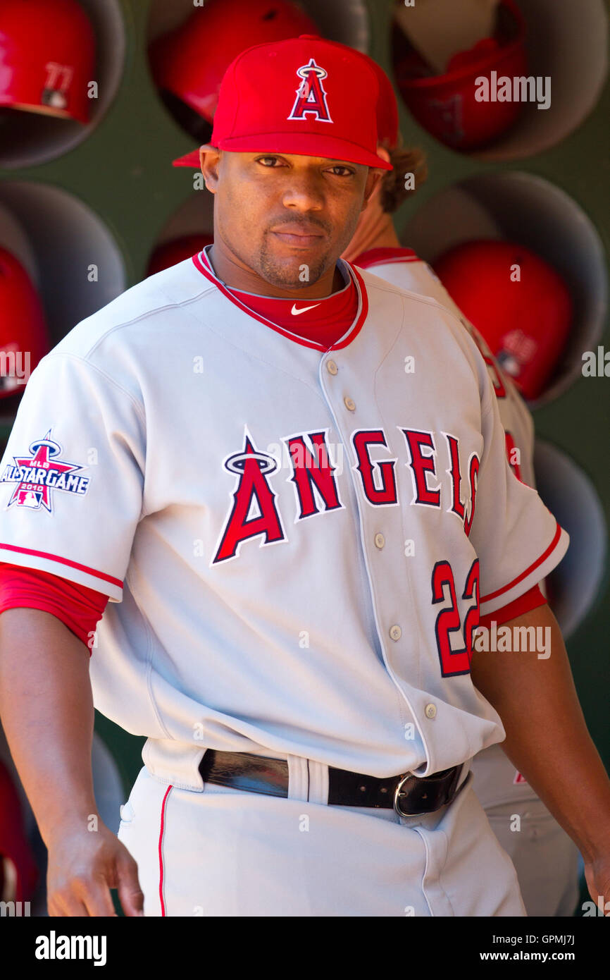 11. Juli 2010; Oakland, Kalifornien, USA;  Los Angeles Angels right Fielder Cory Aldridge (22) vor dem Spiel gegen die Oakland Athletics im Oakland-Alameda County Coliseum. Oakland besiegte Los Angeles 5-2. Stockfoto