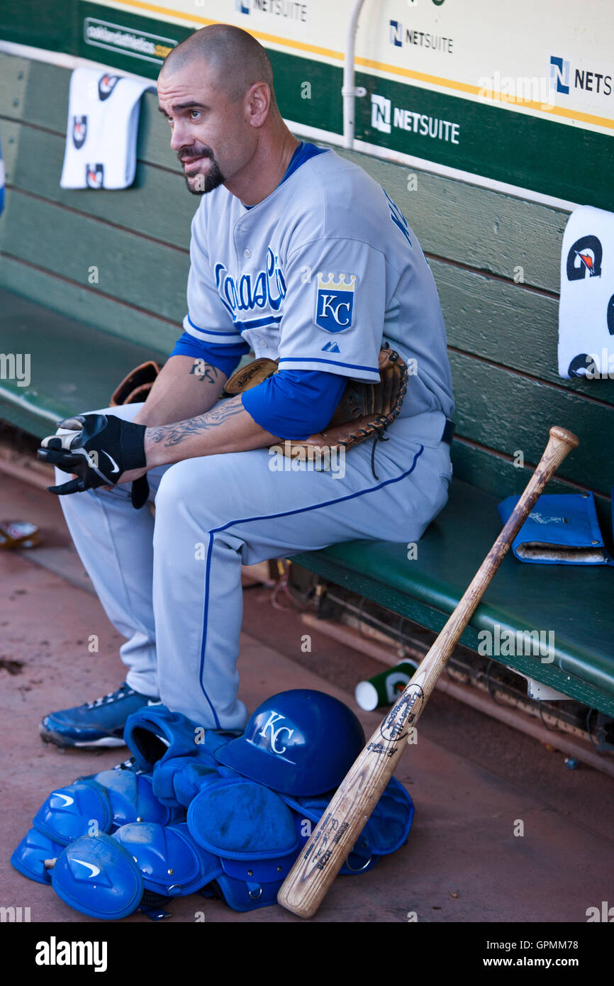 August 2, 2010; Oakland, Ca, USA; Kansas City Royals catcher Jason Kendall (18) vor dem Spiel gegen die Oakland Athletics an Oakland-Alameda County Coliseum. oakland besiegten Kansas City 6-0. Stockfoto