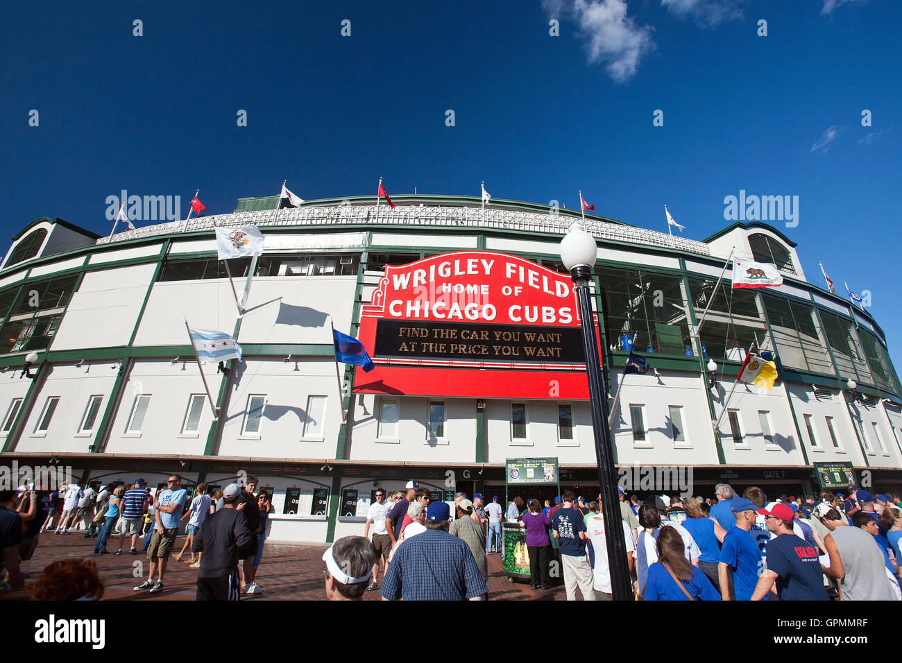 16. August 2010; Chicago, IL, USA;  Fans geben Sie Wrigley Field vor dem Spiel zwischen den Chicago Cubs und den San Diego Padres.  San Diego besiegte Chicago 9-5. Stockfoto