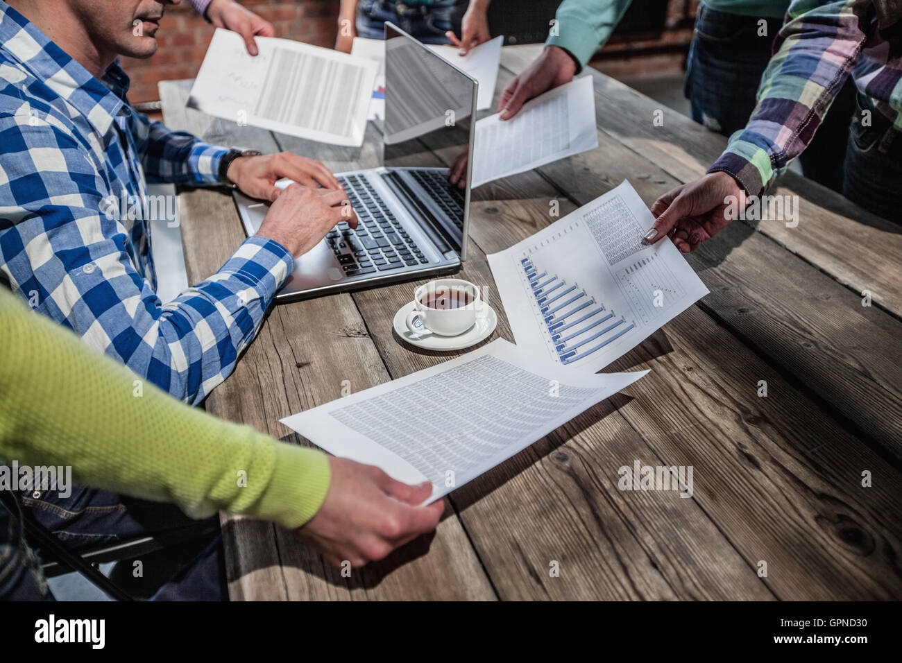 Business-Mann immer Mehrarbeit Frist Konzept Stockfoto