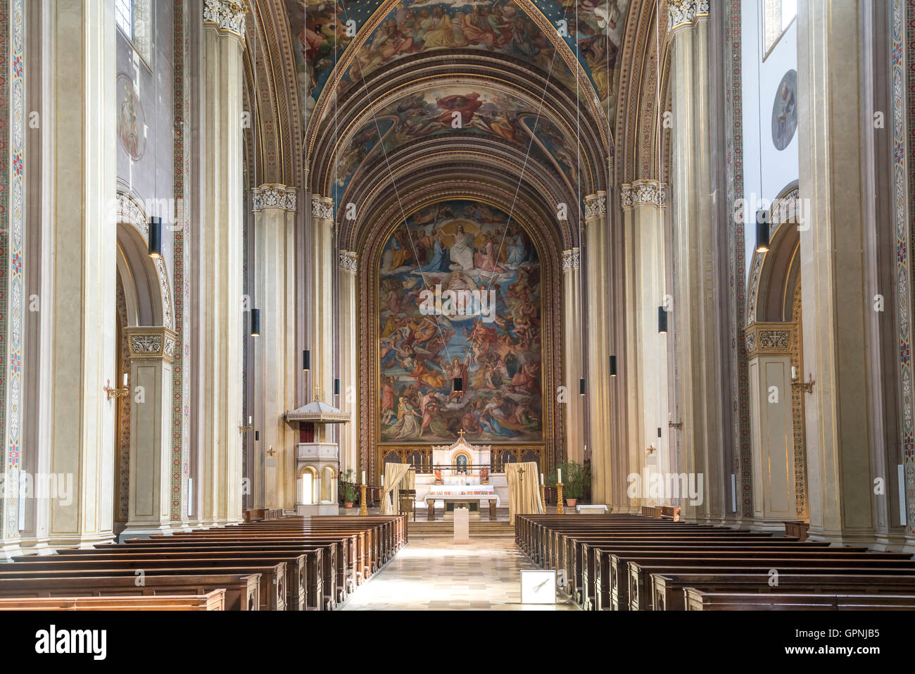 Interieur und Altar Fresko der Kirche St. Louis oder der Ludwigskirche in München, Bayern, Deutschland Stockfoto