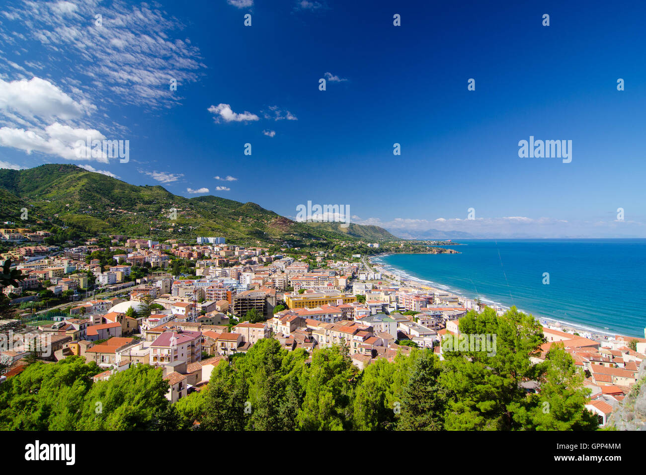 Luftaufnahme von Cefalu, Sizilien, Italien. Stockfoto