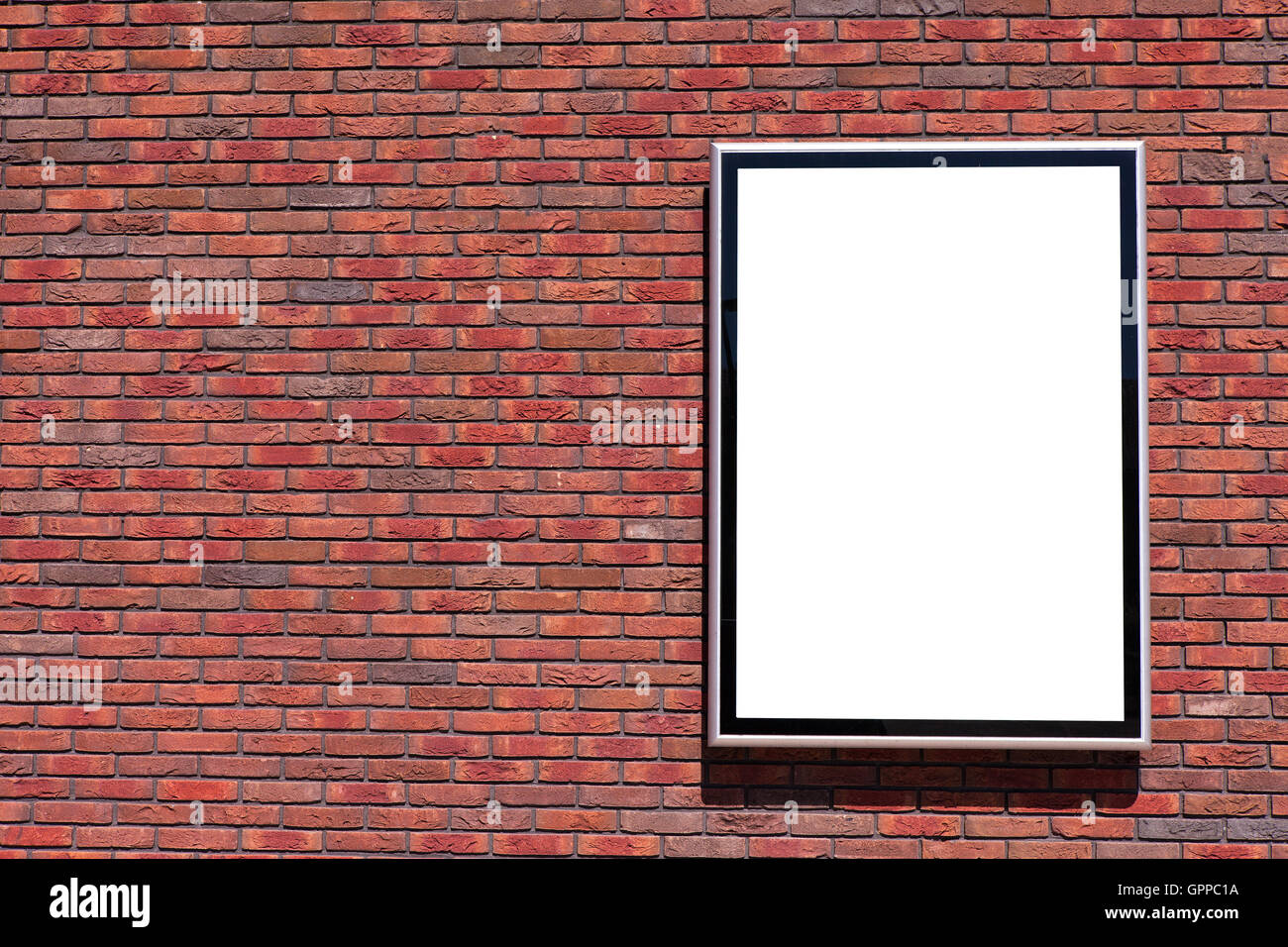 Leeren Plakatwand mit auf einer roten Backsteinmauer Stockfoto