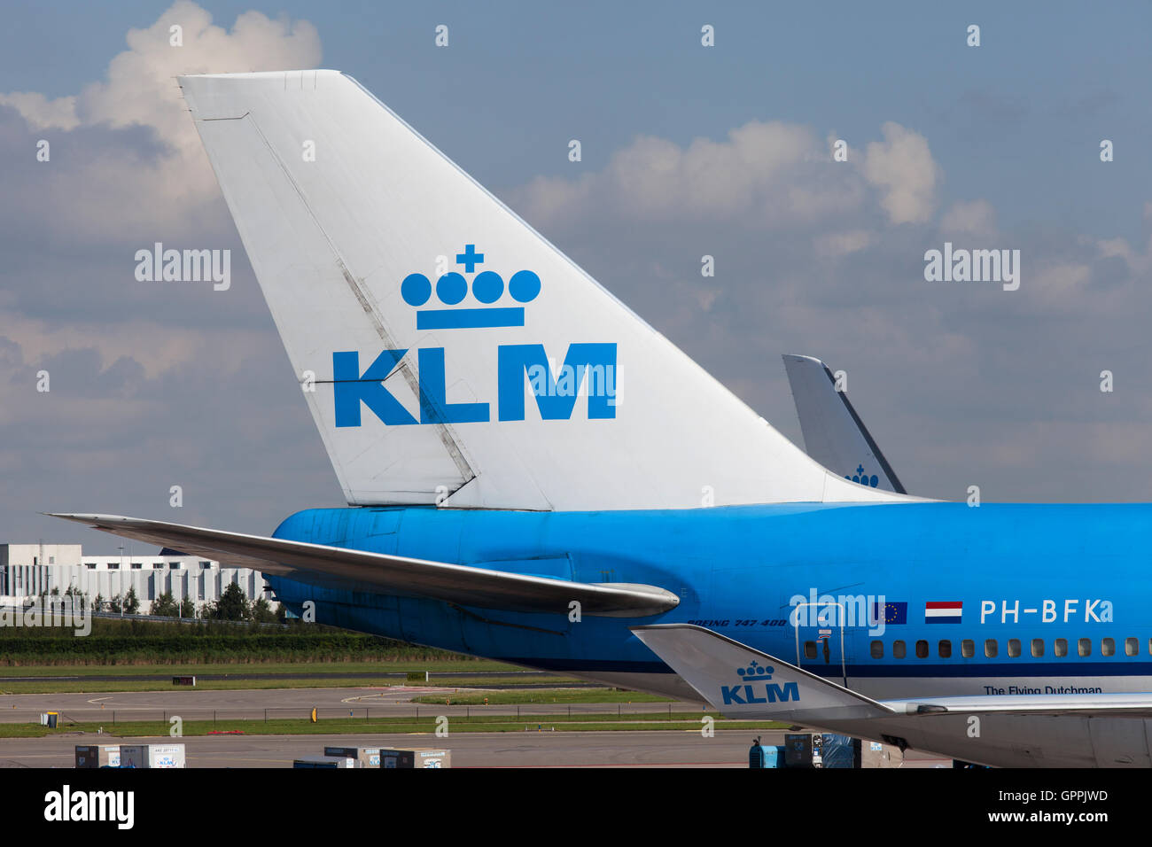 KLM Boeing 747 Parken am Flughafen Amsterdam Schiphol, KLMs Heimatflughafen. Stockfoto