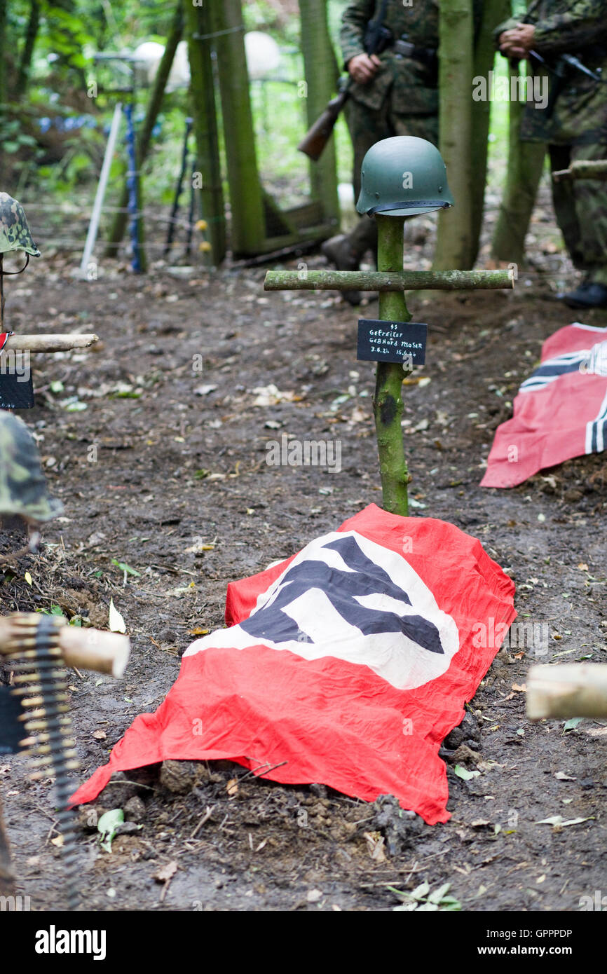 Deutsche Gräber mit Flagge auf Sie Stockfoto
