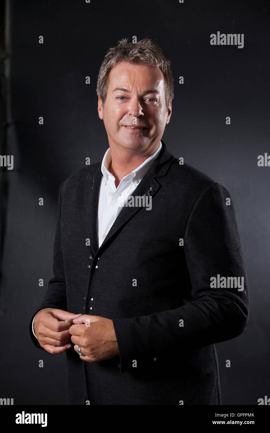 Julian Clary, der englische Komiker und Schriftsteller, an das Edinburgh International Book Festival. Edinburgh, Schottland. 20. August 2016 Stockfoto
