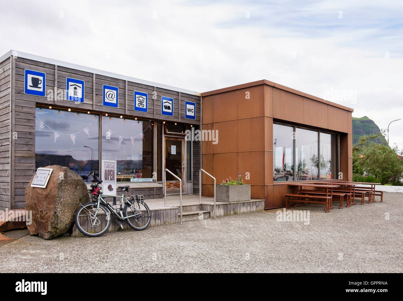 Internet Cafe Emil mit touristischen Informationen. Grundarfjordur, Snaefellsnes Halbinsel, Island Stockfoto