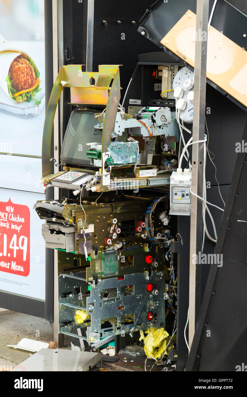 CASHPOINT / cash Point / ATM / Geldautomaten / "Hole in the Wall", die beraubt / von Bande von Dieben geplündert wurde. UK Stockfoto