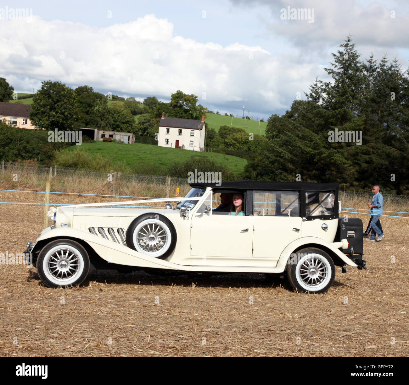 Oldtimer Hochzeitsauto Carrickmacross Vintage Club eingereicht Tag zugunsten der Nächstenliebe Stockfoto