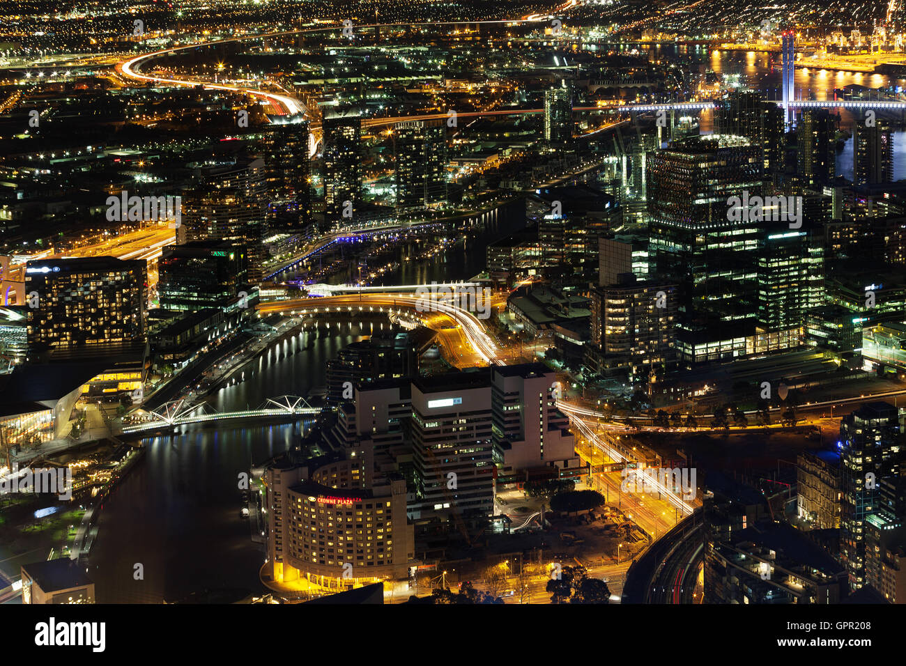 Aerial Nachtansicht von Melbourne CBD und Yarra River. Melbourne, Victoria, Australien Stockfoto
