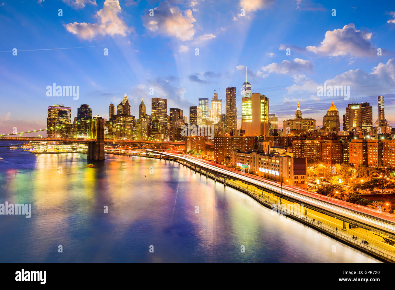 Skyline von New York City über den East River. Stockfoto