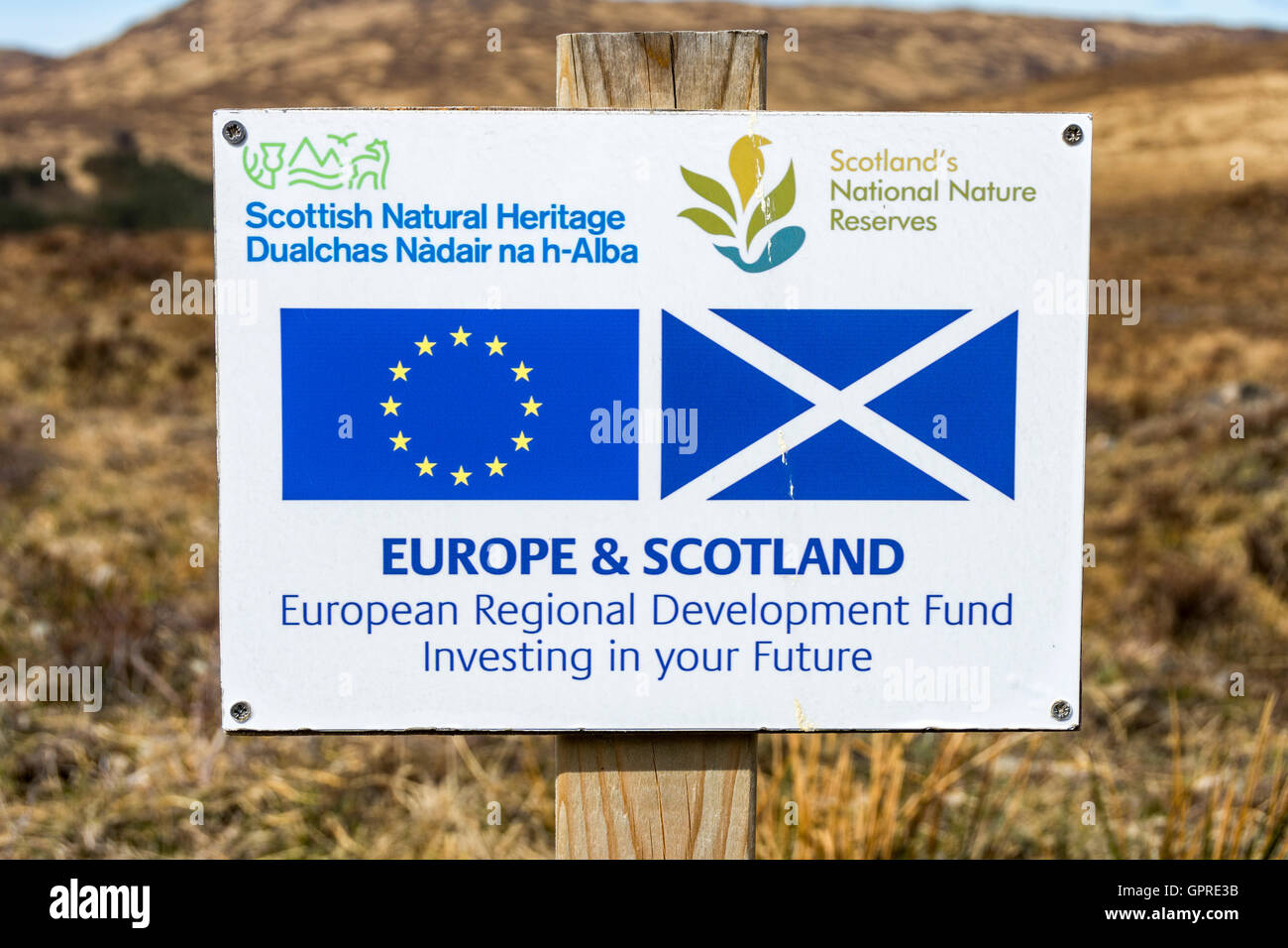 Scottish Natural Heritage unterzeichnen auf dem Weg zur Kilmory, Isle of Rum, Schottland, Großbritannien. Stockfoto
