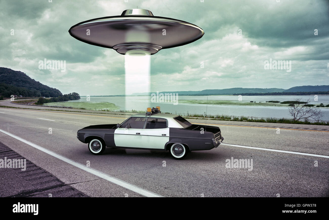 UFO-Entführung auf der Autobahn Stockfoto