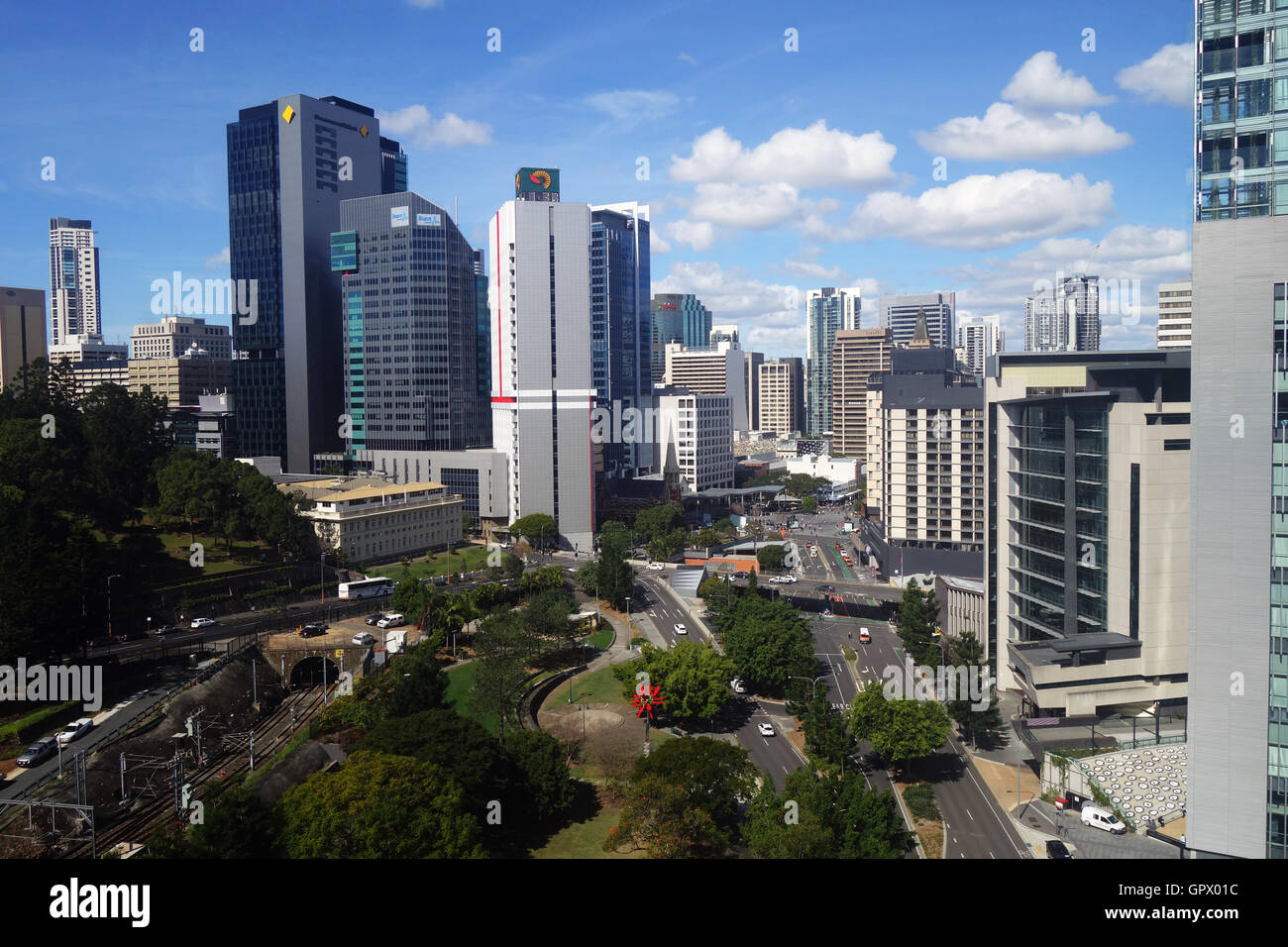 Blick entlang der Roma Street in Richtung King George Square, Brisbane CBD, Queensland, Australien. Weder Herr PR Stockfoto