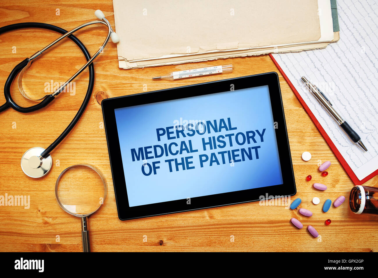 Persönliche Krankengeschichte des Patienten, medizinischen Konzepts mit ärztlicher Worskspace Ansicht von oben Stockfoto