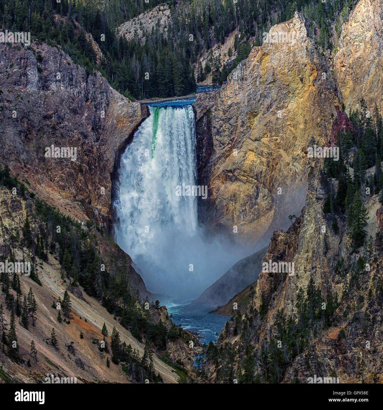 Lower Falls, der größte Wasserfall in Yellowstone, ist der berühmteste im Park. 308-Fuß hohen Wasserfall. Inspiration-Punkt Stockfoto