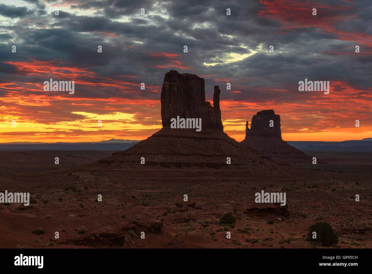 Vor Sonnenaufgang im Monument Valley, Arizona Stockfoto