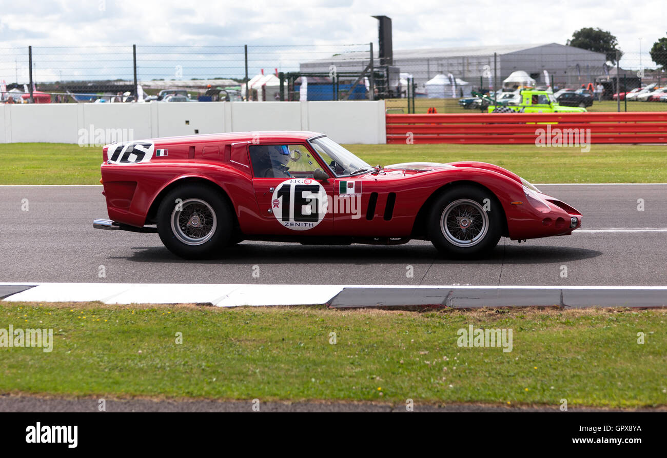 Martin Halusa fahren ein 1961 Ferrari 250 GT SWB während der Qualifikation für die RAC Tourist Trophy für historische Pre 63 GTCars Stockfoto