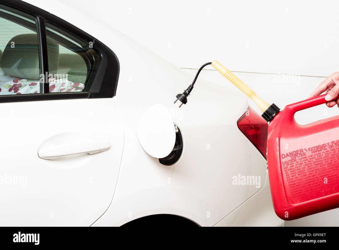 Rot Gas kann mit Stecker Stockfoto