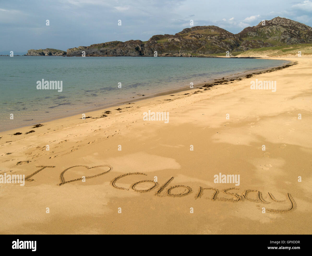 "Ich liebe Colonsay' geschrieben in Strandsand Kiloran Bay, auf der Hebridean Insel Colonsay, Schottland, UK. Stockfoto