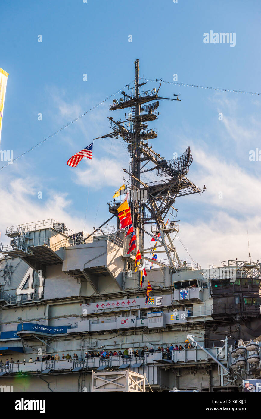 Die USS Midway Museum ist ein maritimes Museum am Navy Pier in San Diego. Stockfoto