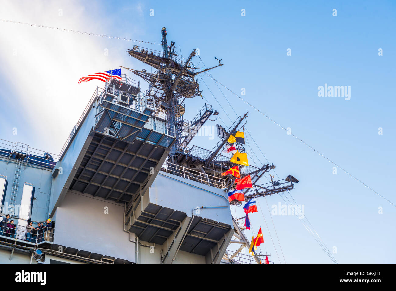 Die USS Midway Museum ist ein maritimes Museum am Navy Pier in San Diego. Stockfoto