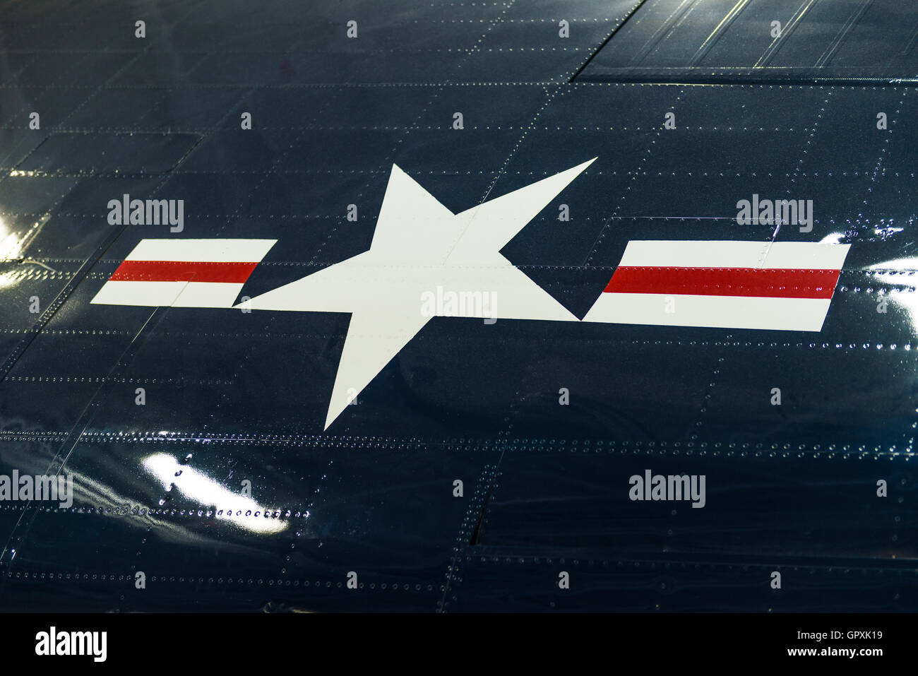 Dem zweiten Weltkrieg Flugzeuge, die USS Midway Museum ist ein maritimes Museum am Navy Pier in San Diego. Stockfoto