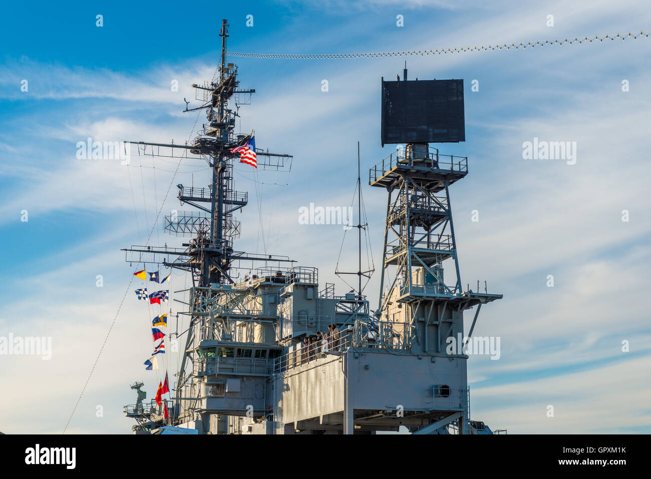 Die USS Midway Museum ist ein maritimes Museum am Navy Pier in San Diego. Stockfoto