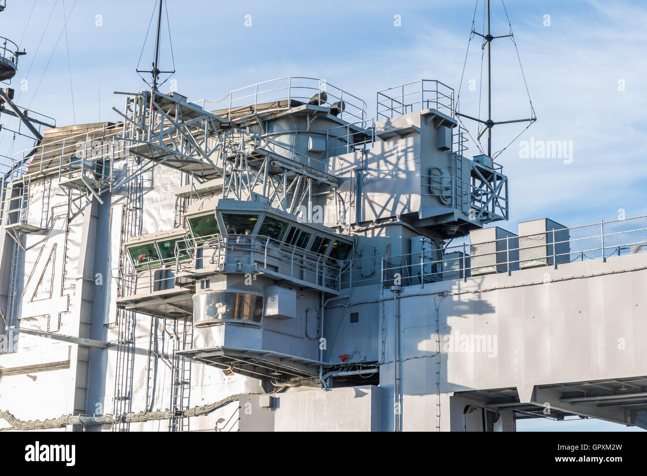 Die USS Midway Museum ist ein maritimes Museum am Navy Pier in San Diego. Stockfoto