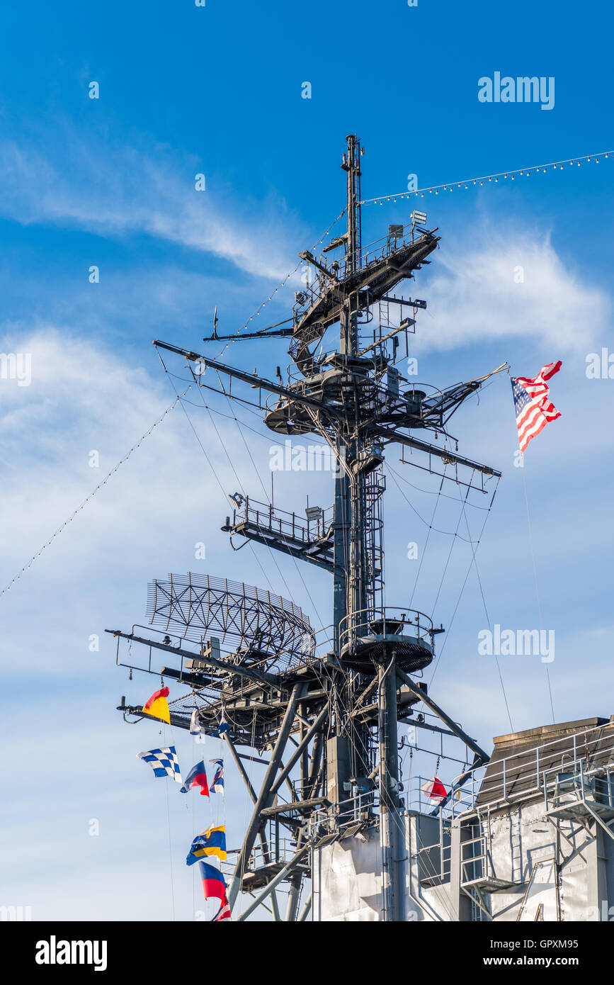 Die USS Midway Museum ist ein maritimes Museum am Navy Pier in San Diego. Stockfoto