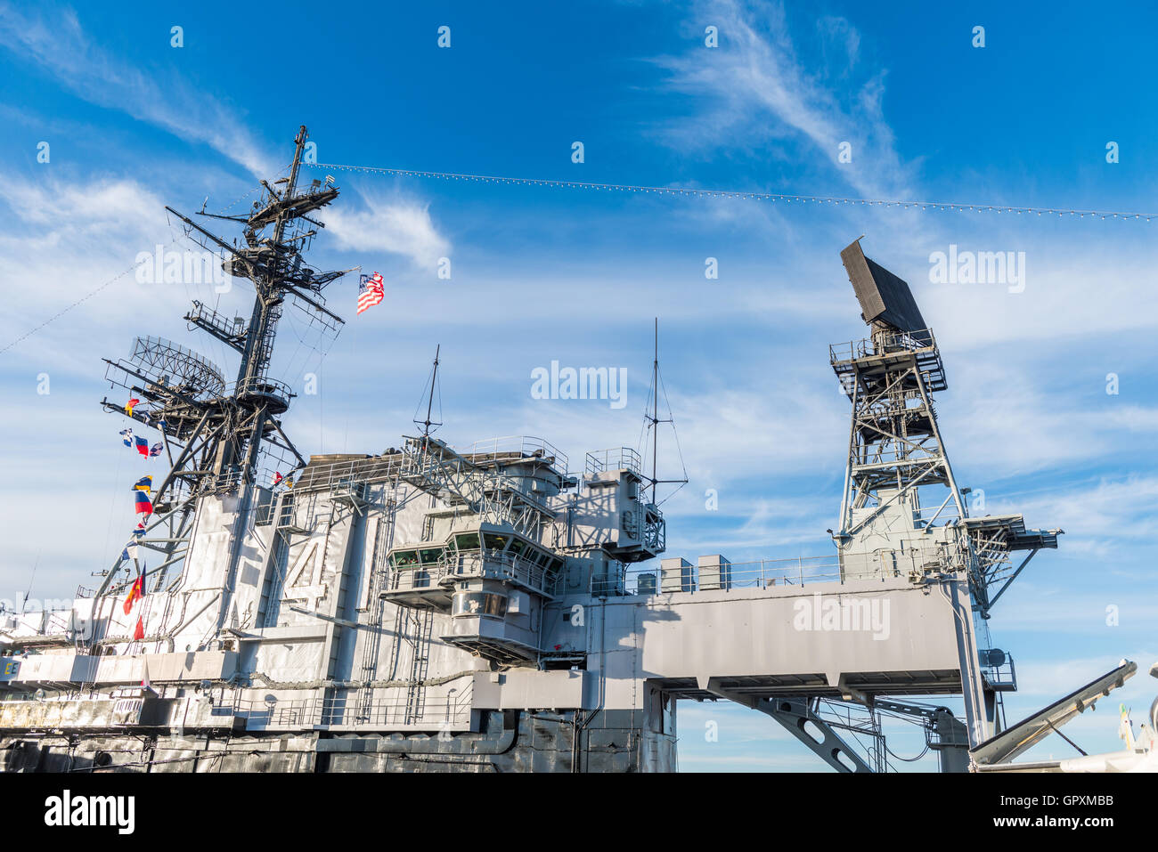 Die USS Midway Museum ist ein maritimes Museum am Navy Pier in San Diego. Stockfoto