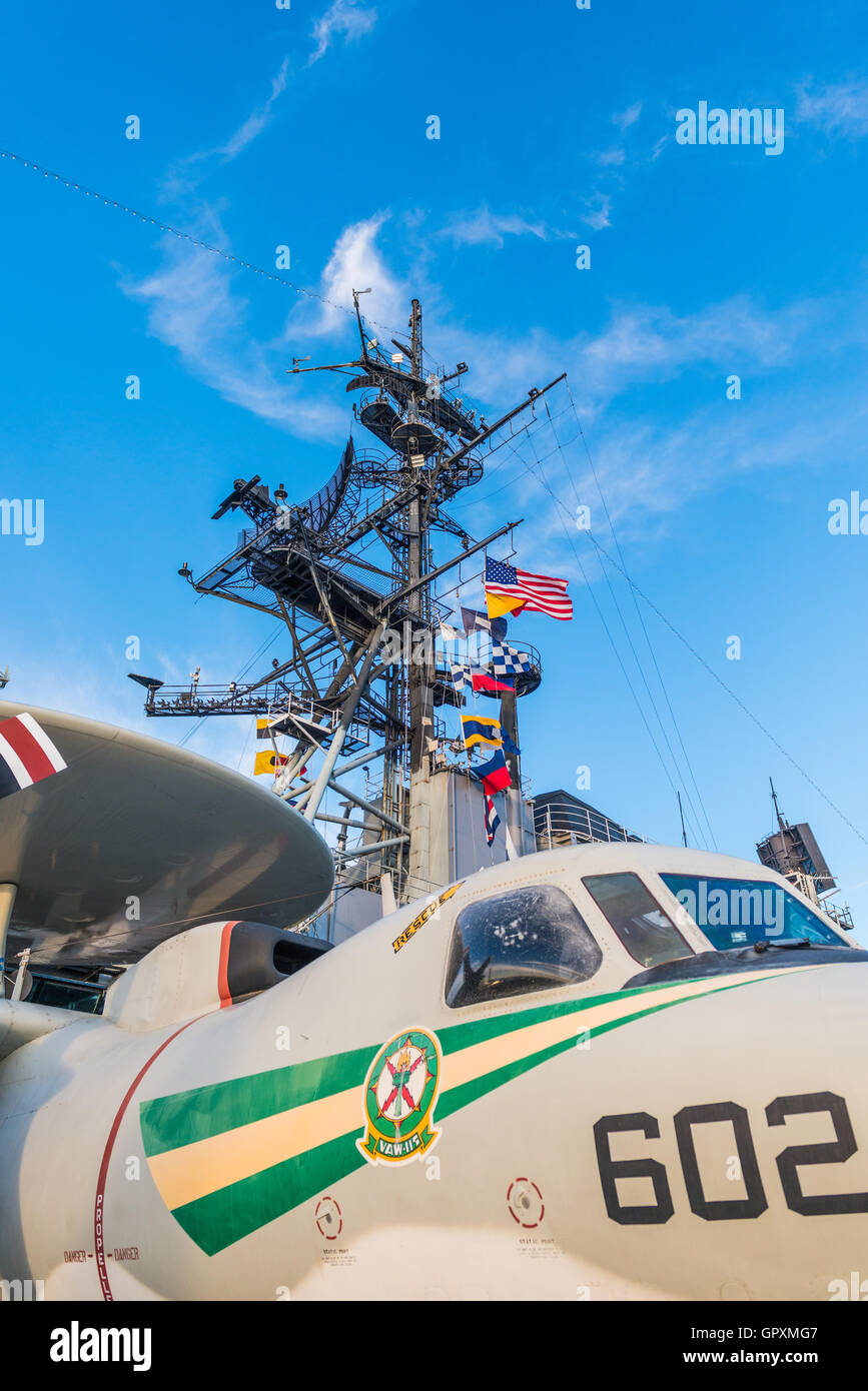Die USS Midway Museum ist ein maritimes Museum am Navy Pier in San Diego. Stockfoto