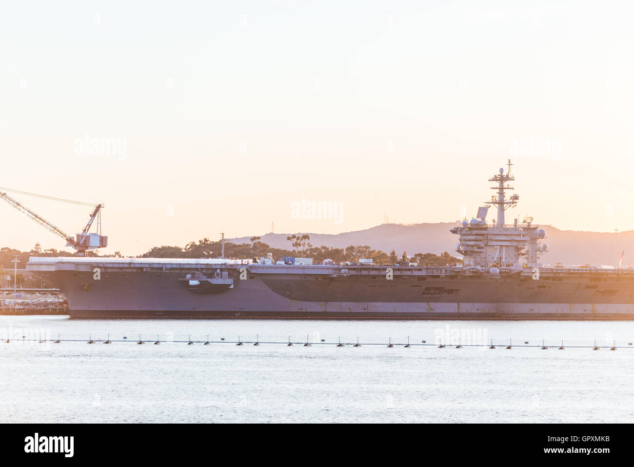 Flugzeugträger angedockt Navy Pier in San Diego Stockfoto