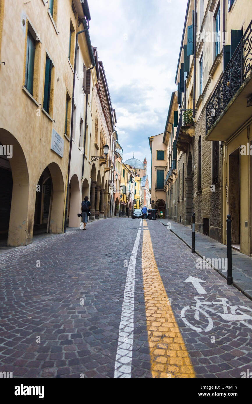 die alten sind schmale Straße in Italien Stockfotografie - Alamy