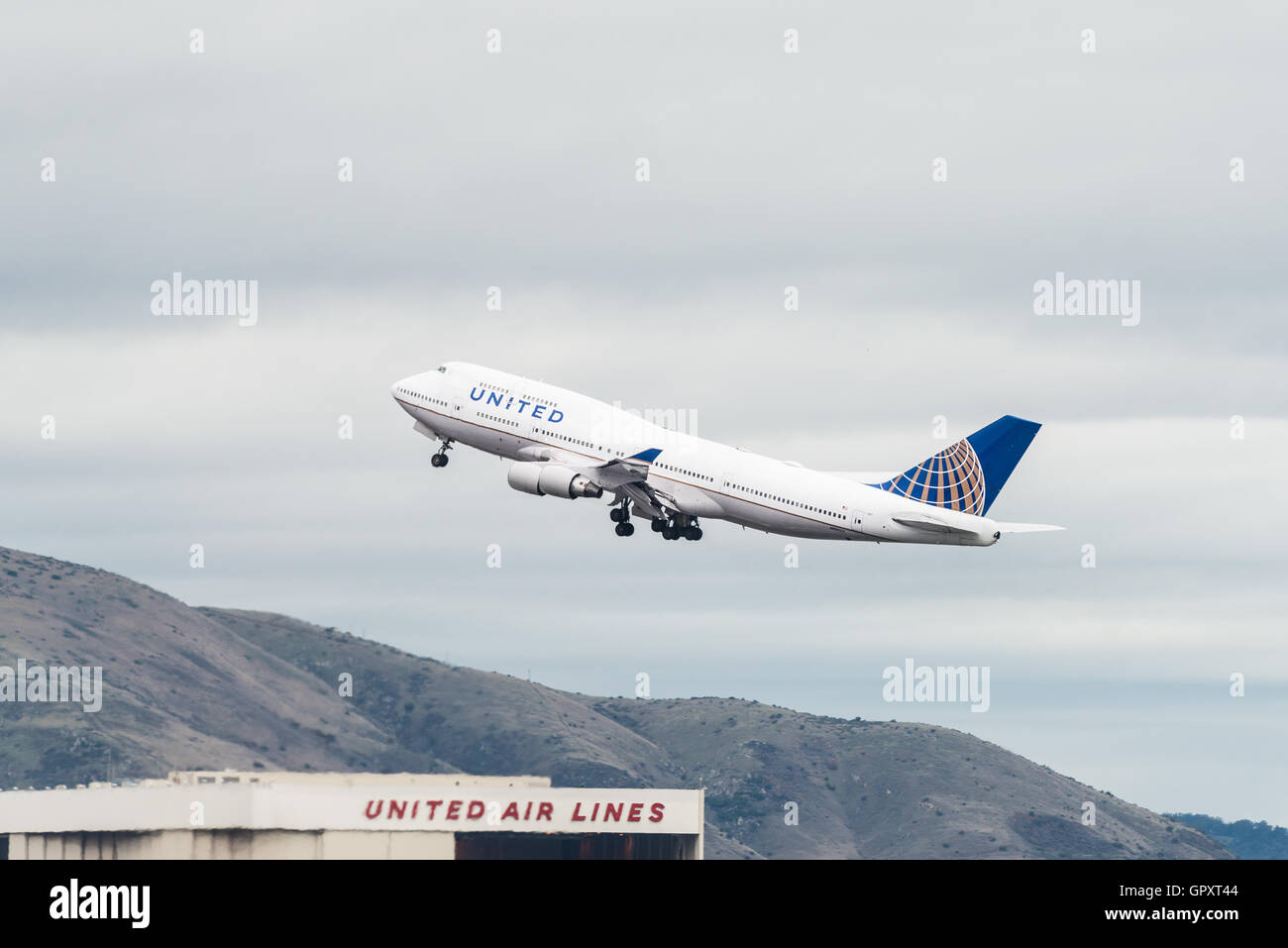 United Airlines Boeing 747 Flugzeug beim San Francisco International Airport-Start Stockfoto