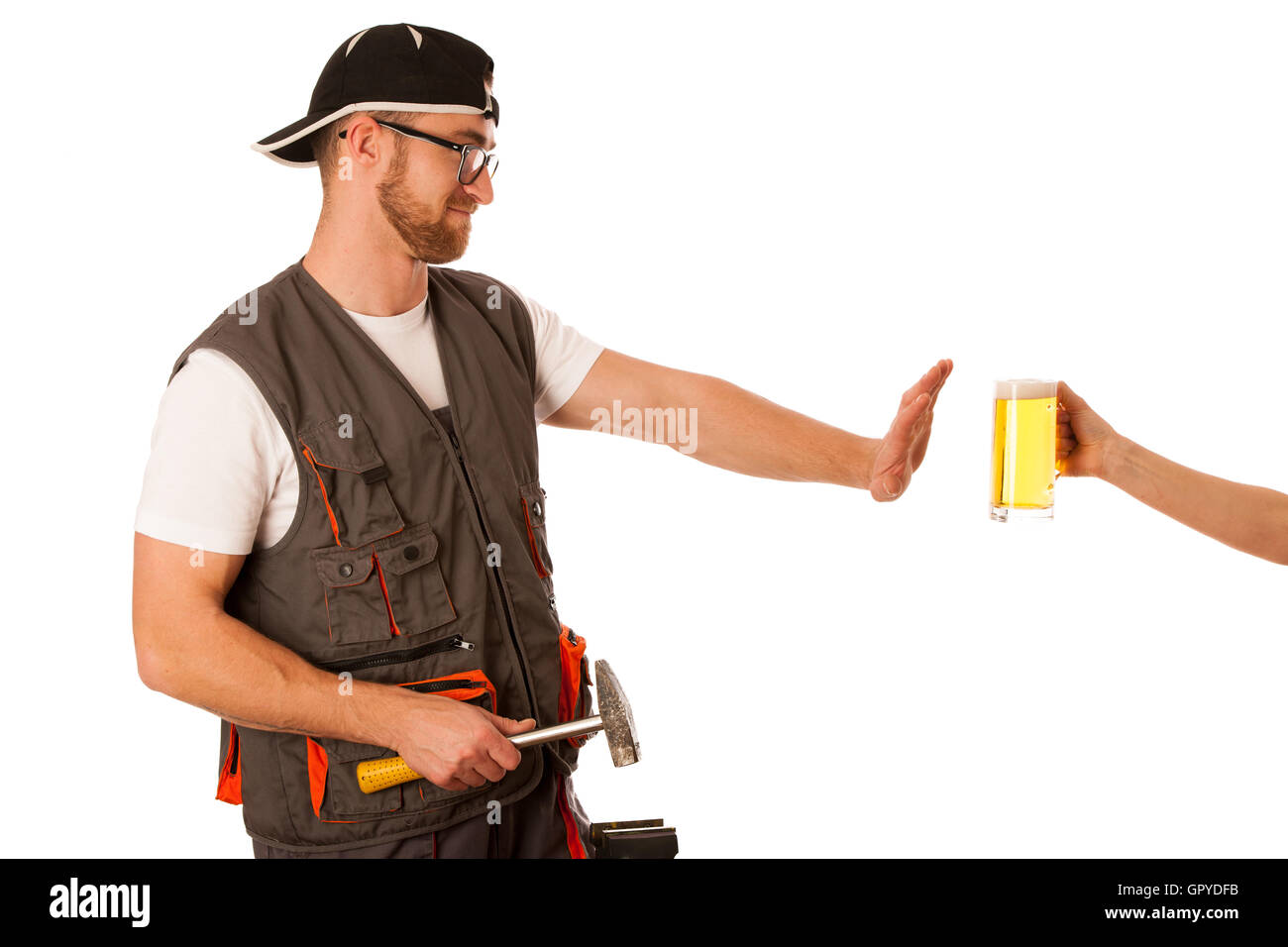 Handwerker in Arbeitskleidung weigert Bier, trinke nicht am Arbeitsplatz isoliert. Stockfoto