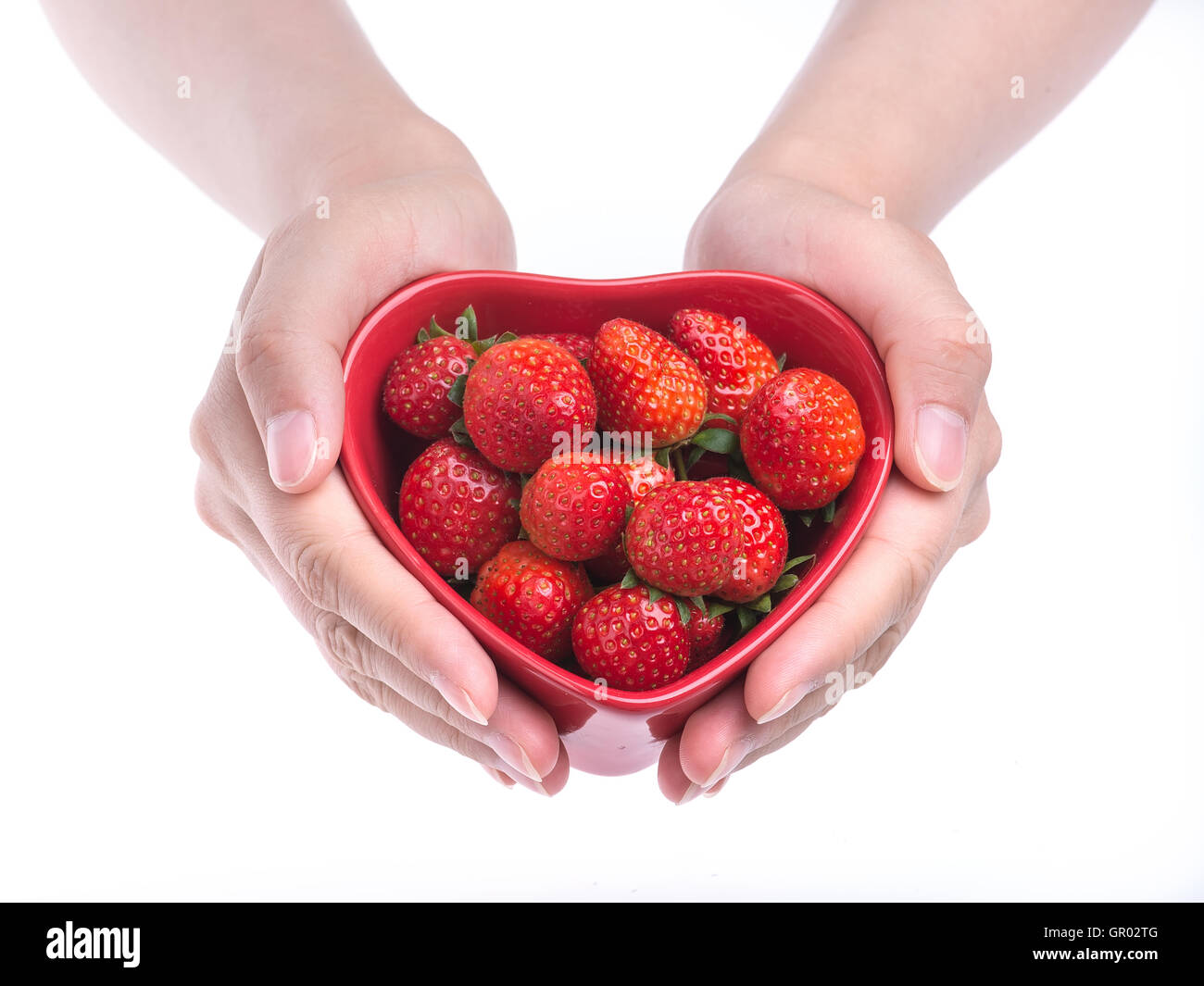 Erdbeere in weiblichen Händen liegen Stockfoto
