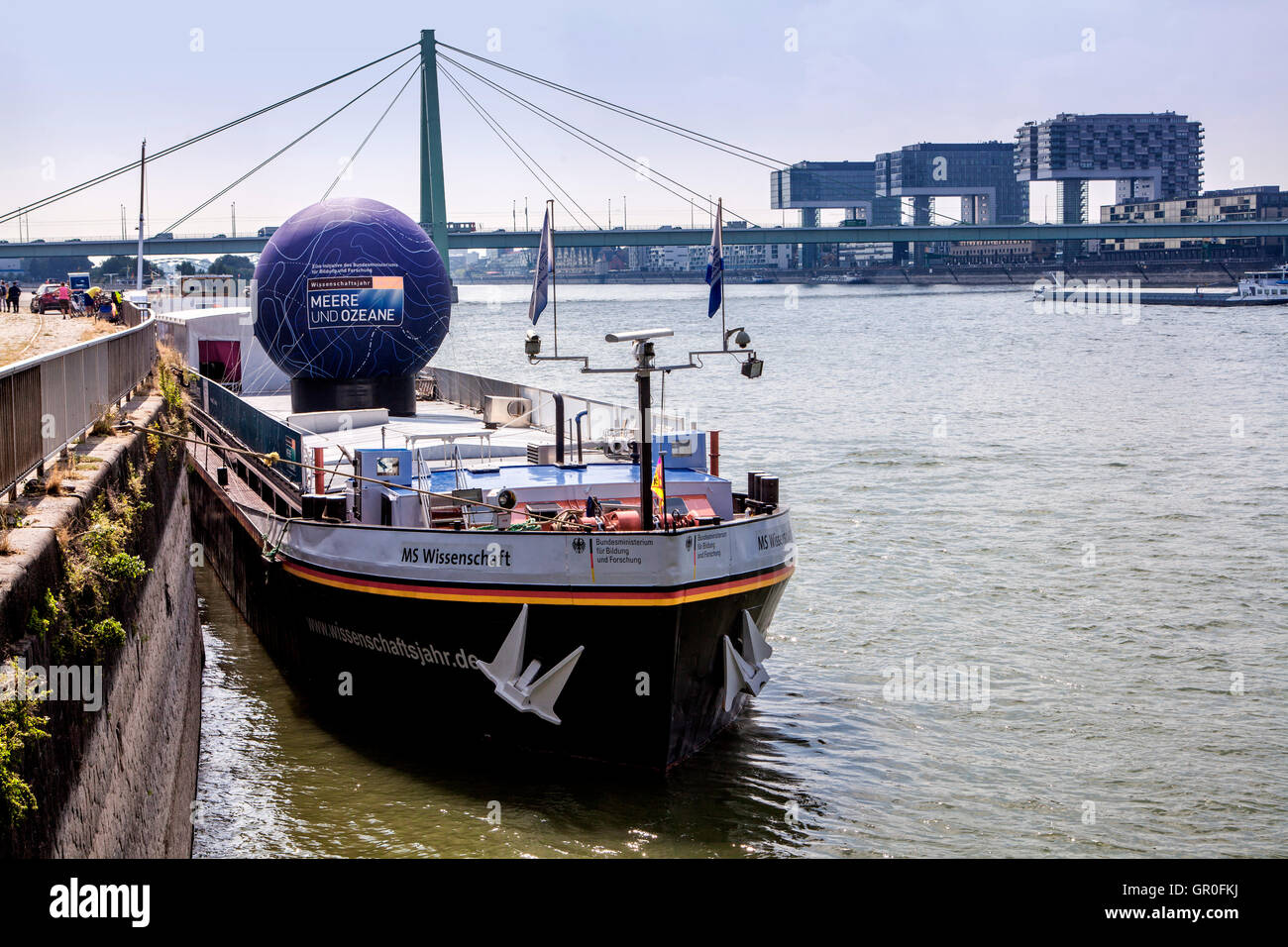 Deutschland, Köln, Messe-Schiff MS Wissenschaft (MS Schience. Auf dem Schiff zeigt die Welt der Meere und Ozeane. Stockfoto